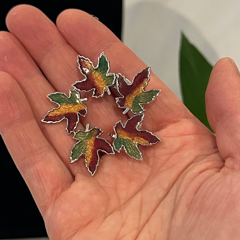 Elegant Autumn Leaf Brooch Set in Multicolor